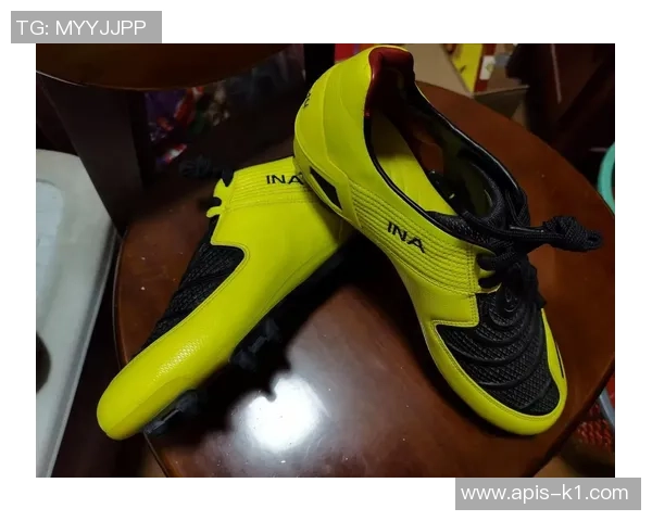 耐克钢钉足球鞋助你在球场上尽显风采与实力的完美选择