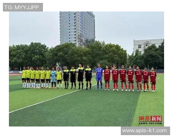 西南石油大学足球队奋勇争先展现青春风采与团队精神