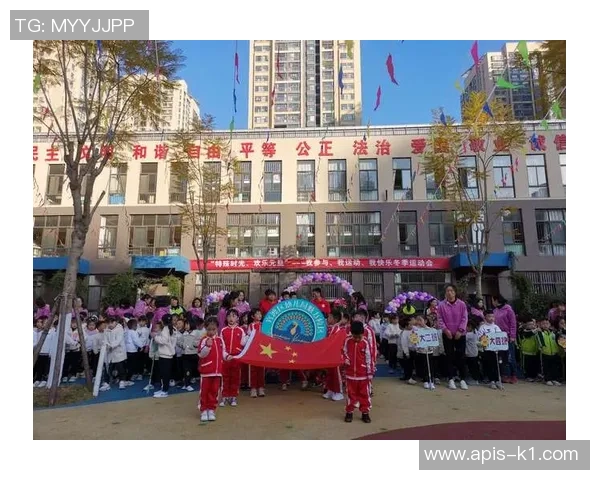 足球宝贝与青岛啤酒的激情碰撞展现青春活力与运动魅力的完美结合